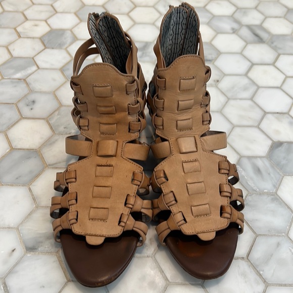 Matt Bernson Camel Leather Gladiator Back Zipper Sandal Women’s Size 6 - Picture 2 of 11